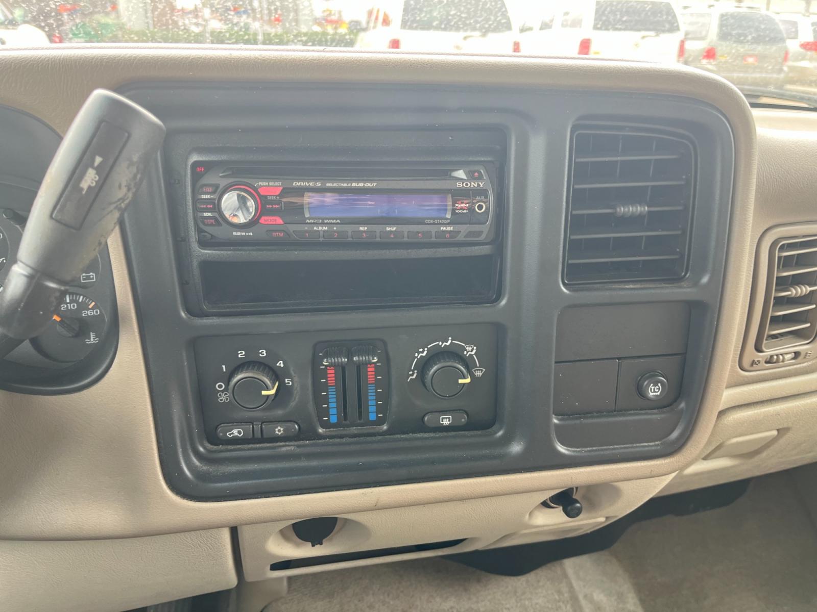 2004 green /TAN GMC Yukon 2WD (1GKEC13V94R) with an 4.8L V8 OHV 16V engine, 4-Speed Automatic Overdrive transmission, located at 14700 Tomball Parkway 249, Houston, TX, 77086, (281) 444-2200, 29.928619, -95.504074 - Photo #13